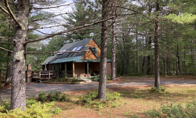 North Conway Cabin | Unforgettable Mountain Cabin at Echo Lake with Spa and Views