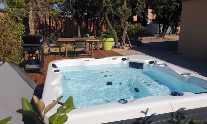 Aureille Apartment | Discover an Inviting Apartment in the Heart of Alpilles