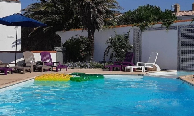 Sallertaine House | Relaxing 3-Star Retreat with Pool and Ocean View