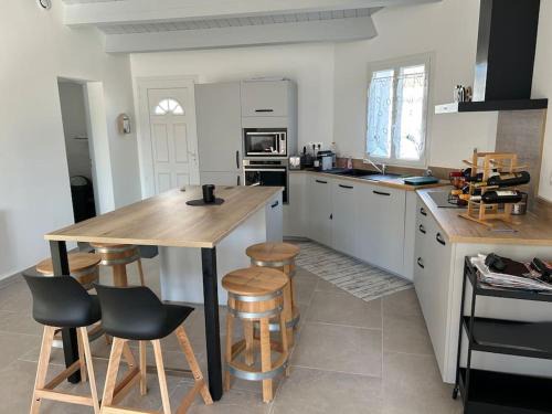 Saint-Georges-d'Oleron House | Villa Klan des K: Coastal Retreat 150m from the Beach