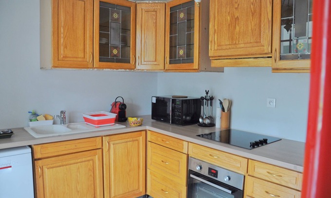 Saint-Honore-les-Bains Apartment | Cozy Ocean View Stay at Location Saisonnière