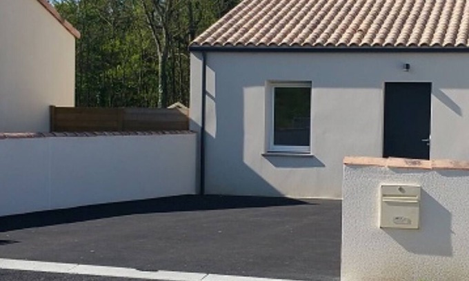 Saint-Reverend House | Cozy Gîte Near Saint Gilles Croix de Vie with Ocean Views