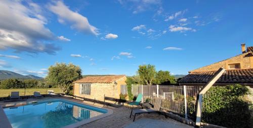 Apt House | Beautiful Luberon Gite with Pool & Oceanfront Views
