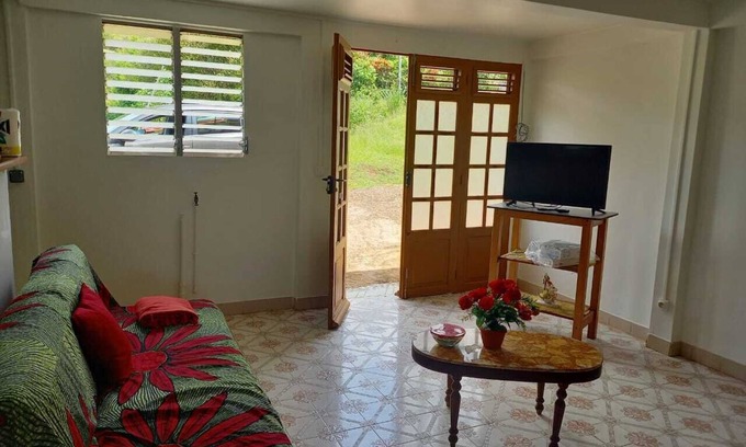 Tartane Apartment | Seaside Grand T3 with Spa & Hot Tub Amenities