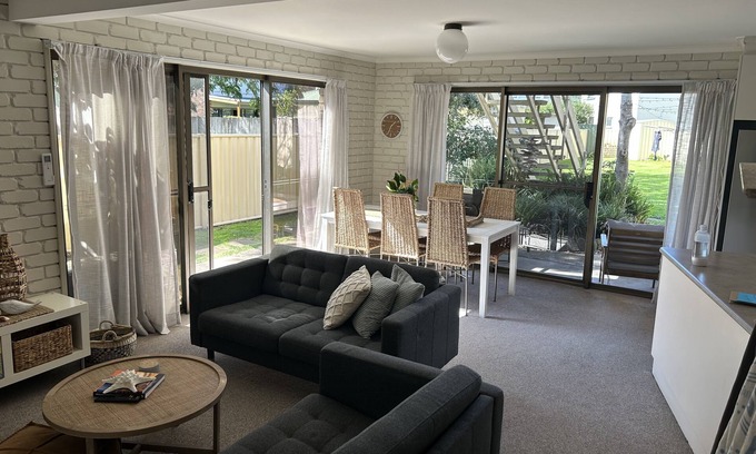 Merimbula Apartment | Prime Location: 5-Min Walk to Beach, Lake & Dining