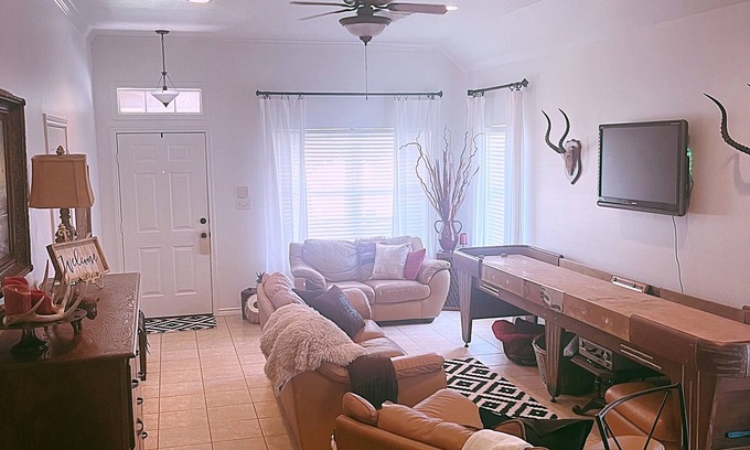 College Station House | Prime Location Near Kyle Field & Travis Bryan Sports Park