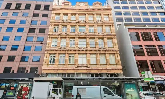 Melbourne Central Business District Apartment | Location, Location, Location. 296 Flinders Street Melbourne