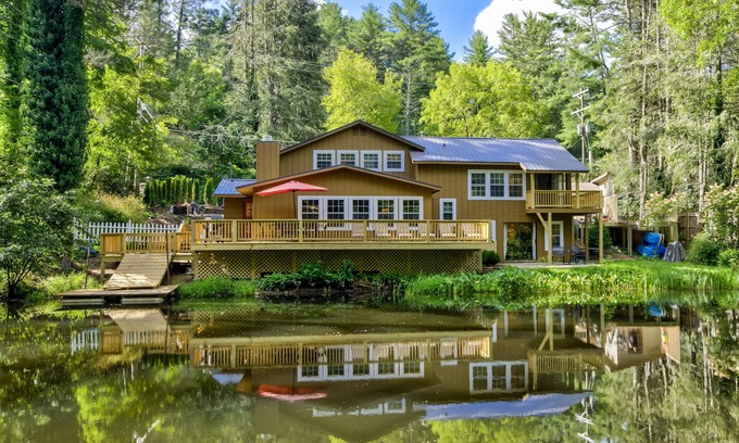 Mirror Lake House | Prime Location with Spa and Lake View Amenities