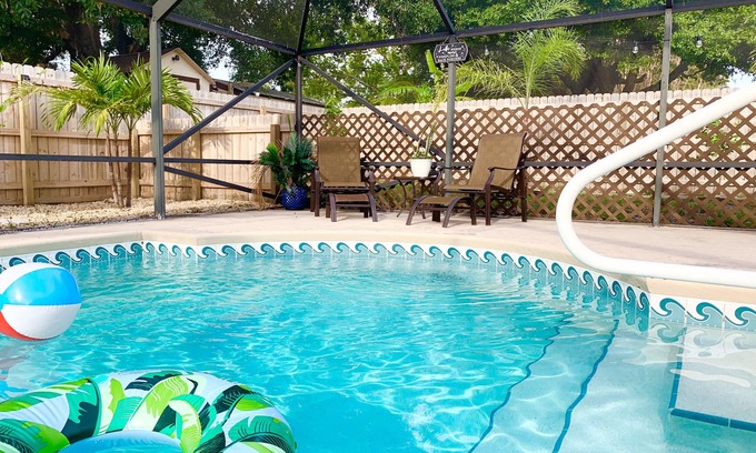 Tropic House | Prime Oceanfront Retreat with Pool & Breakfast Included!