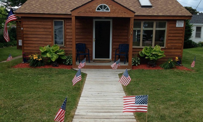 Lexington Cottage | Prime Location! 2 Bedroom Cottage with Pool & Ocean View
