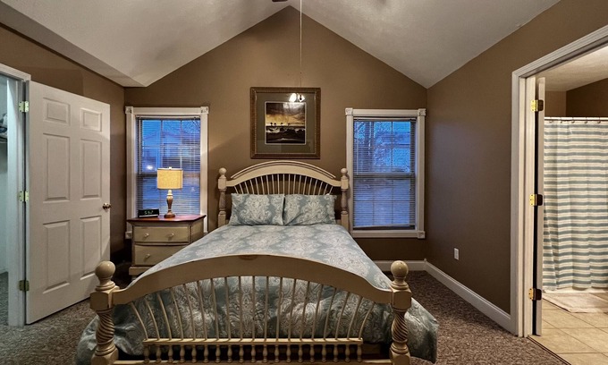 Somerset House | Prime Location with Family-Friendly Amenities & Breakfast