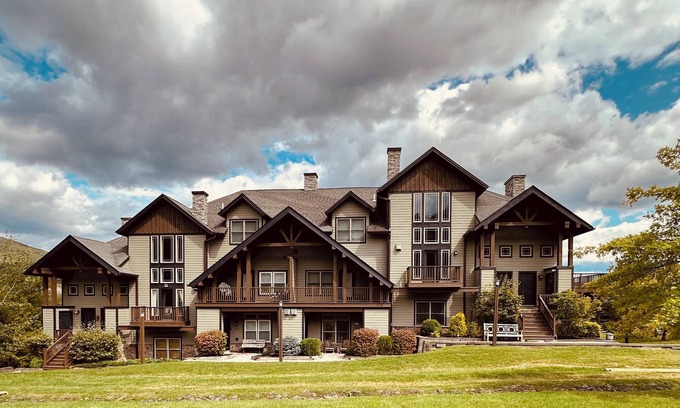 Hunter Condo | Prime Ski-In/Out Condo with Spa and Amazing Reviews