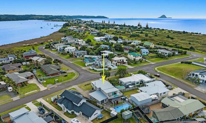 Ohope House | Location Location Location This ticks all boxes Sun, surf plus landscapped pool!