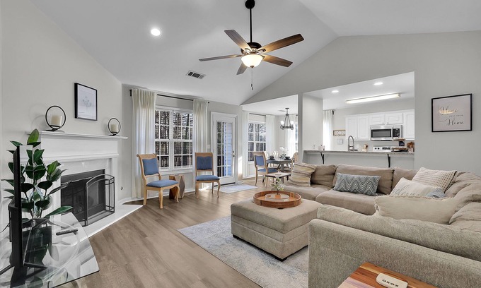 Buford House | Prime Location Near Mall of GA with Hot Tub & Spa Access