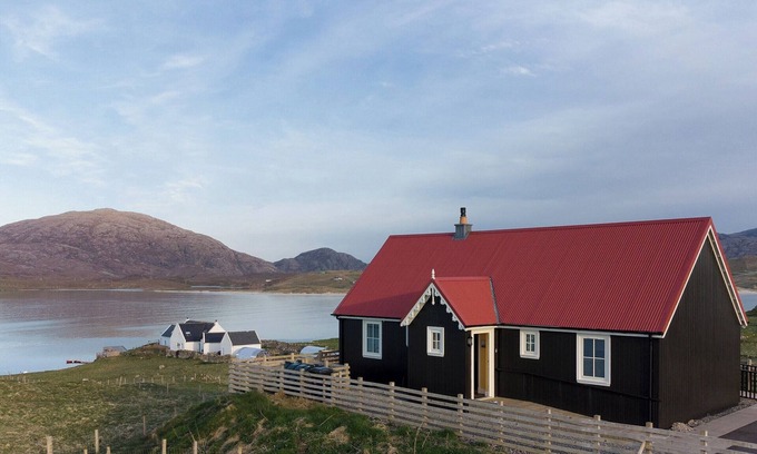 Ardroil Cottage | Prime Location with Oceanfront Views and Family Amenities