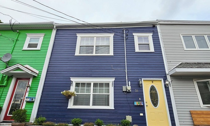 Downtown St. John's House | Perfect Location! Experience Signal Hill with Family & Pets