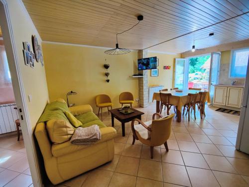Le Lauzet-Ubaye Apartment | Discover MarjoRI - T3 Le Kakariki: Oceanfront Escape Awaits