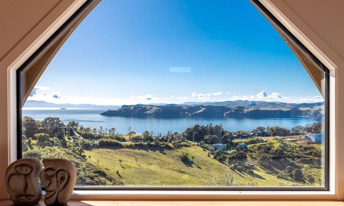 Ostend Cabin | Romantic Getaway: Spa & Breakfast Awaits You!
