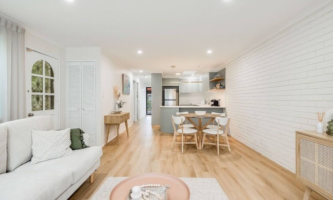 East Toowoomba Apartment | Elegant Retreat: Your Ideal Child-Friendly Getaway!
