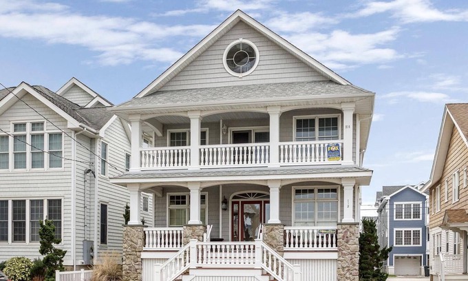 North End House | Prime Location: Steps from Boardwalk & Beach, Rated 9.8