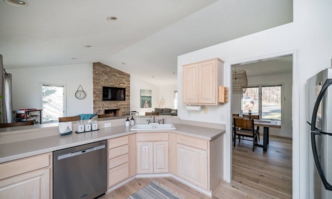 North Shore House | Unbeatable Location! Game Room, Golf Community & More
