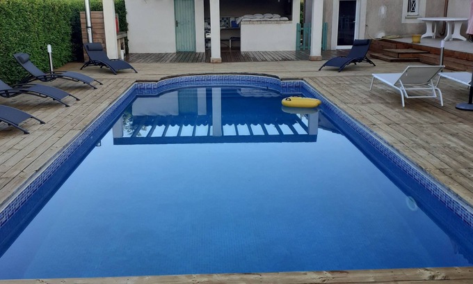 Blauzac Cabin | Inviting Villa with Pool Perfect for Families of 10