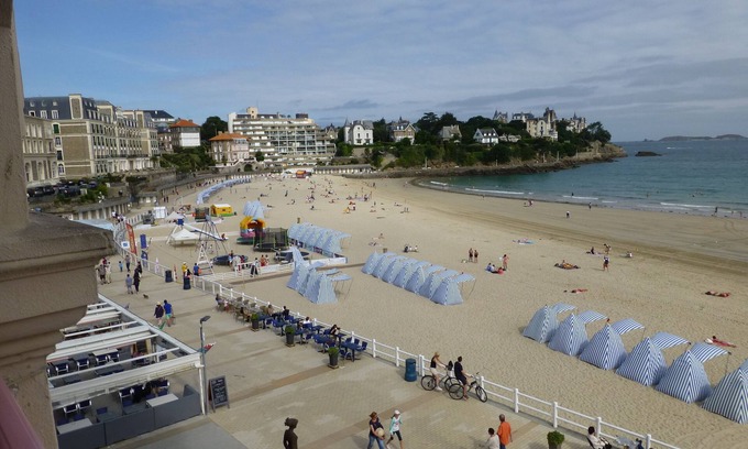 Saint-Igneuc Apartment | Unforgettable Oceanfront Retreat at Location Vacances