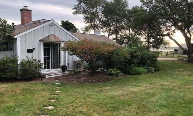 Barnstable County Apartment | Cozy One-Bedroom Studio Steps from the Beach in Cummaquid