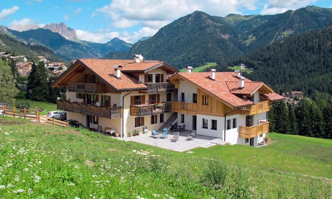 Vigo di Fassa Apartment | Charming Locazione Turistica Bernardetta: Family & Pet-Friendly