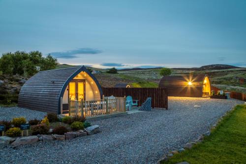Mellon Charles Apartment | Relaxing Loch Ewe Pods with Hot Tub & 9.7 Guest Rating