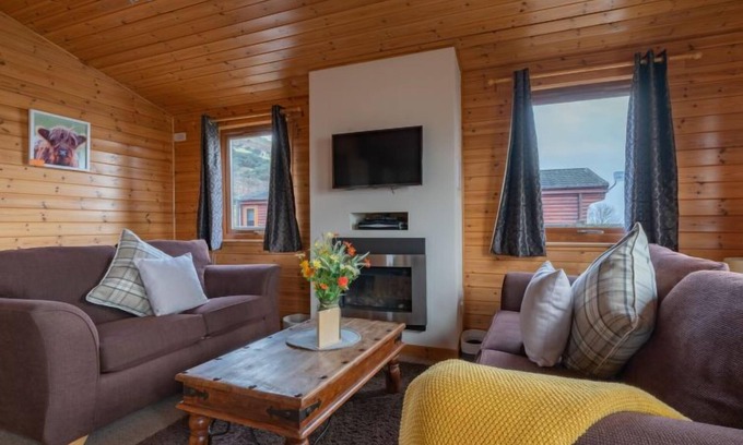 Kinross House | Relax at Loch Leven Lodge 10 with Lake Views & Spa