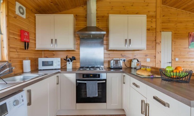 Kinross House | Pet-Friendly Loch Leven Lodge 21 with Spa & Lake Views