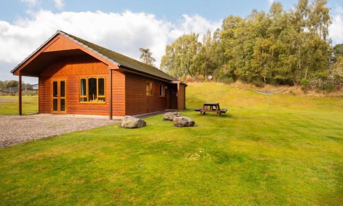 Glen Urquhart House | Relaxing Retreat at Loch Meiklie: Pet-Friendly Lake Views