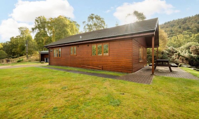 Glen Urquhart House | Relaxing Loch Meilke Retreat with Lake View and Spa