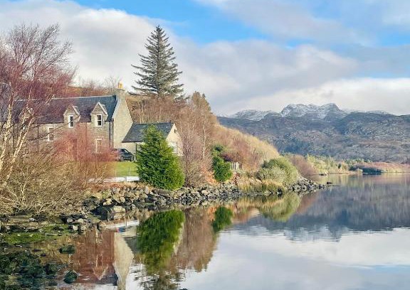 Mallaig Apartment | Top-Rated Loch Morar Private Suite for Your Perfect Getaway