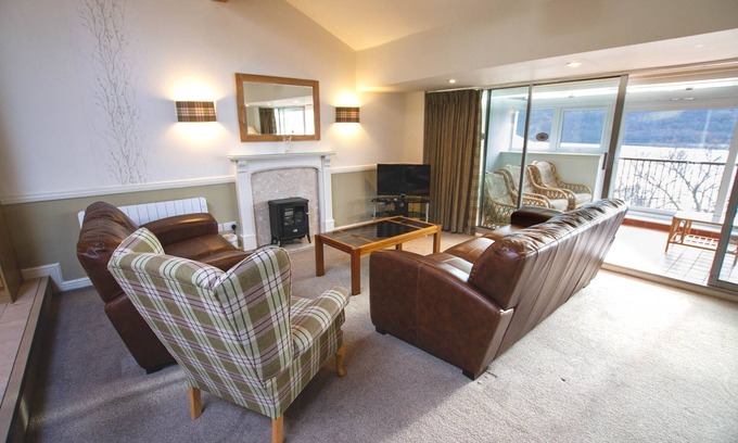 Kinloch Rannoch Cottage | Loch Rannoch Highland Lodge: Ideal Retreat with Hot Tub
