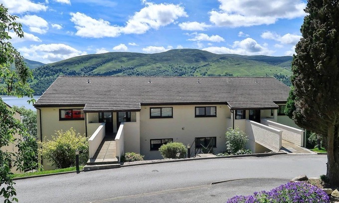 Kinloch Rannoch Cottage | Relaxing Escape at Loch Rannoch Red Squirrel Lodge