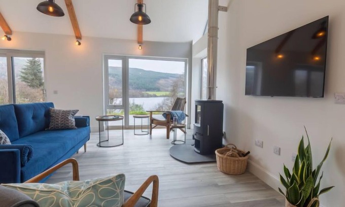 Balnain House | Relaxing Loch View Retreat with Spa & Pet-Friendly Amenities