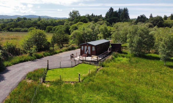 Taynuilt Ski Chalet | Loch View Cabin: Breathtaking Alpine & Loch Vistas