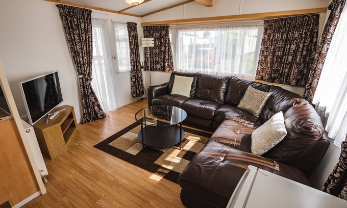Forfar Ski Chalet | Pet-Friendly 2 Bedroom Caravan at Lochlands Leisure Park