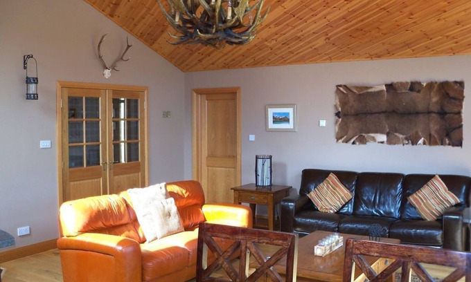Foss Ski Chalet | Experience Lochside Lodge - Family-Friendly Retreat in Glengoulandie