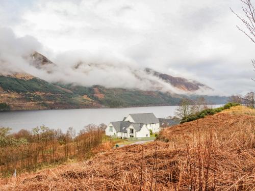 Spean Bridge Apartment | Explore Lochy Lookout: Family-Friendly 4-Star Retreat