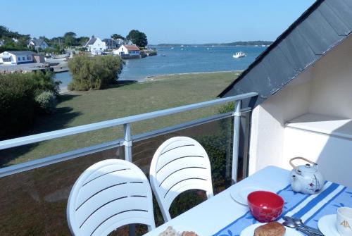 Locmariaquer Apartment | Oceanfront Duplex in Locmariaquer - Direct Beach Access