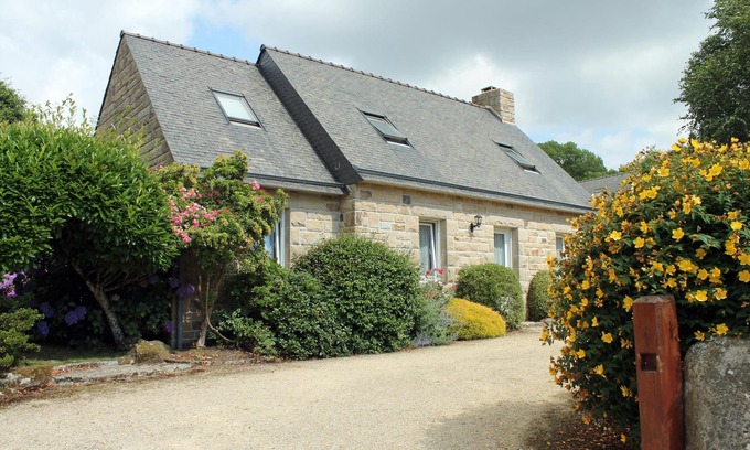 Locronan House | Experience LOCRONAN: House with Veranda & Ocean View
