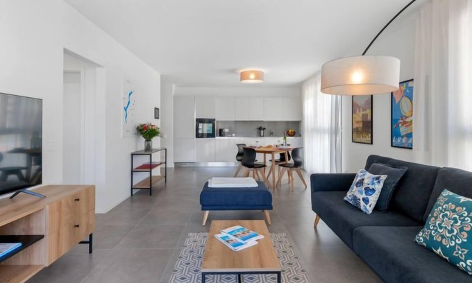 Locarno Apartment | Pet-Friendly LocTowers A4.5.4 with Lake View & Spa