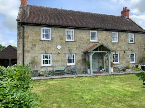 Gillingham Bed & Breakfast | Welcoming Lodbourne House B&B with Restaurant & Breakfast
