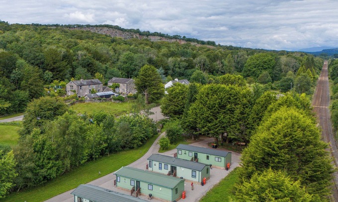 Meathop Cottage | LODGE 1, pet friendly, with a garden in Silverdale