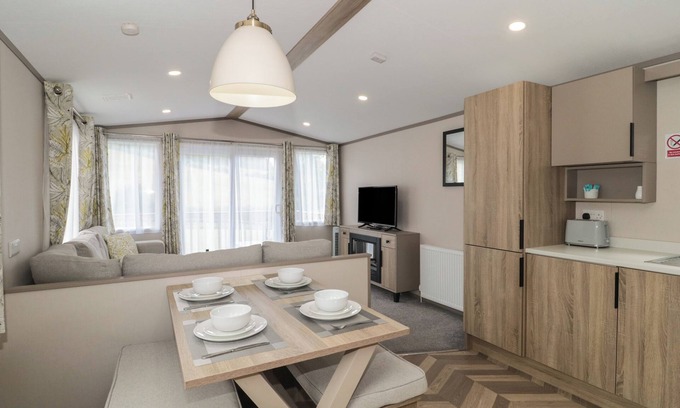 Winscombe Cottage | Family-Friendly Lodge 11 with Garden in Shipham
