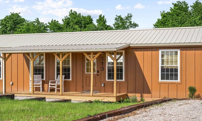 Williamstown Cabin | Cozy Lodge 113 at Eden Reserve—Cabin by the Ark!