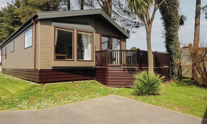 Brixham Cottage | Pet-Friendly B15 Lodge at Landscove Holiday Park, Brixham
